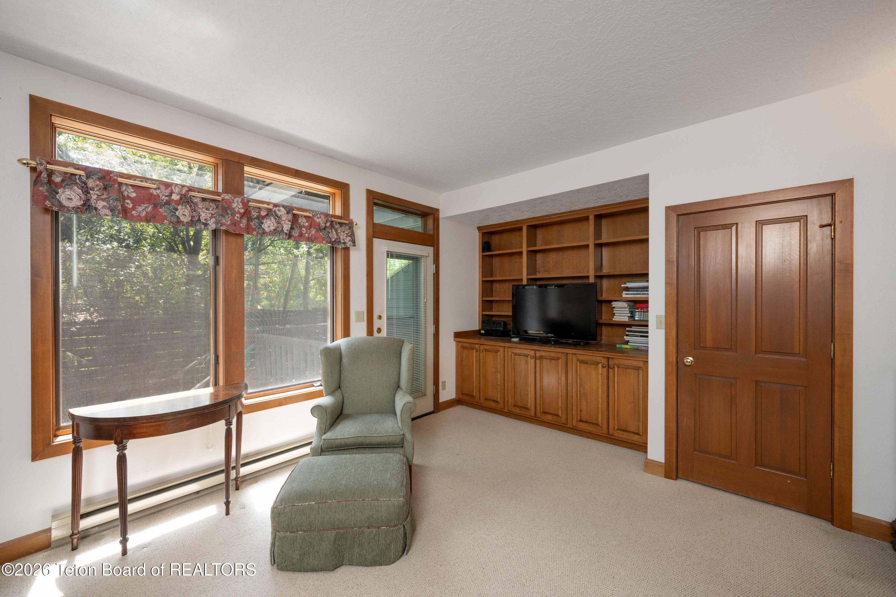 120 Rancher Street, Unit 6 Jackson, WY 83001 - Photo 4 of 25 Living room