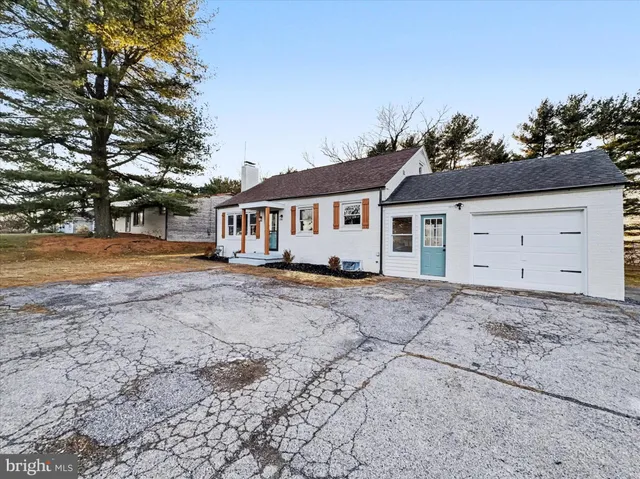 $299,900 | 2196 South Queen Street, York, PA 17402