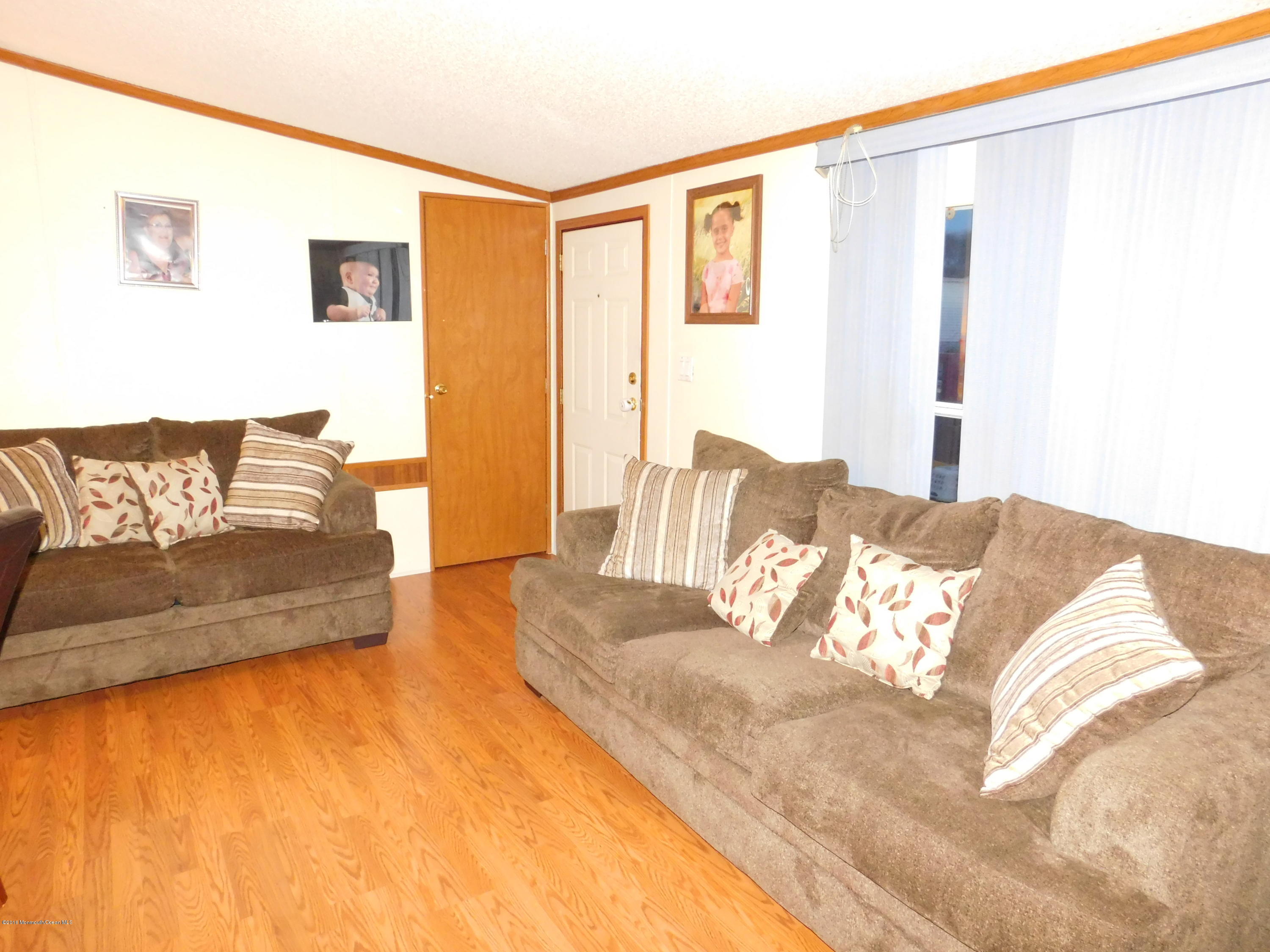 8 Ruffian Way Howell, NJ 07731 - Photo 4 of 12 DSCN1845