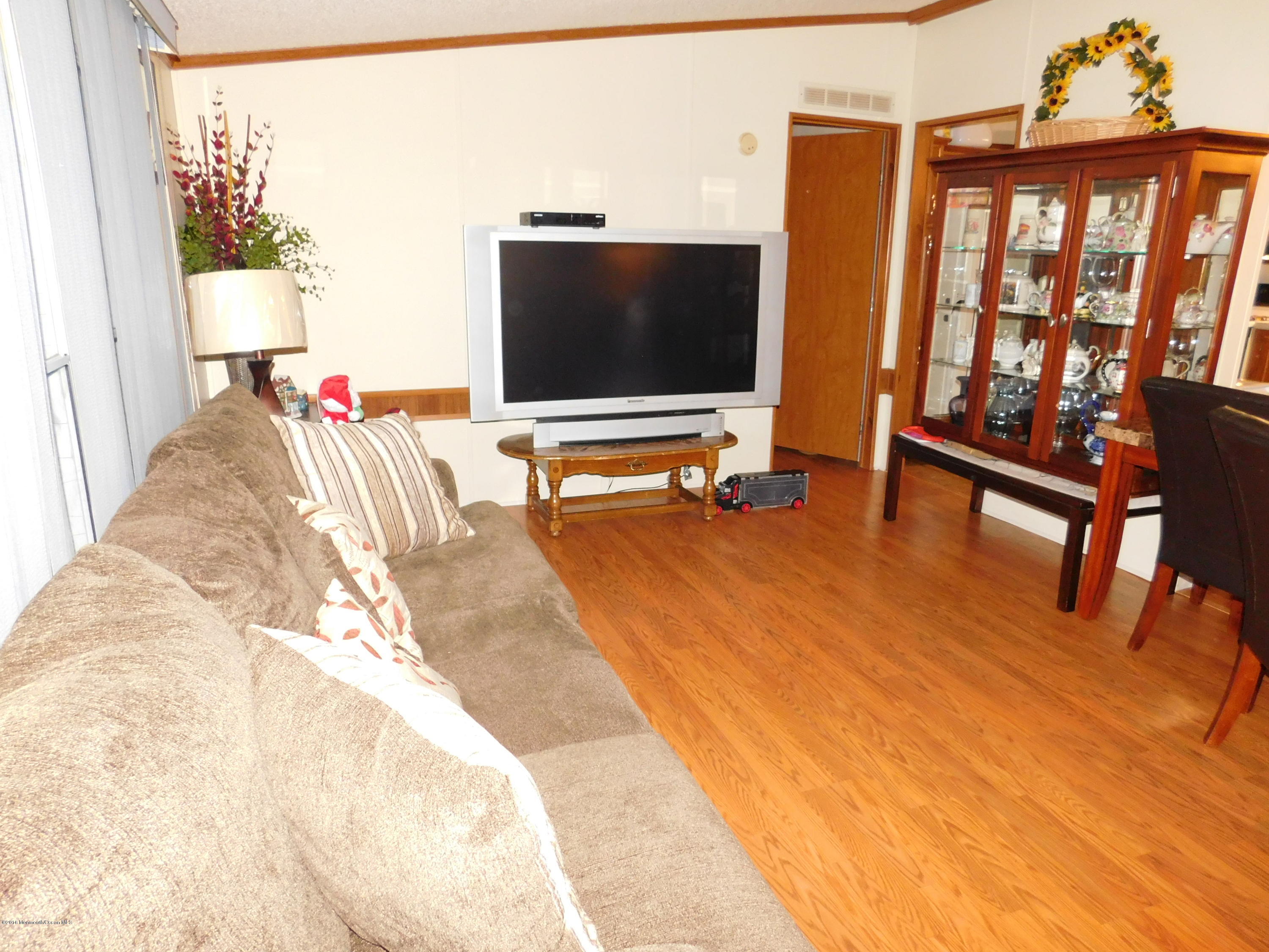8 Ruffian Way Howell, NJ 07731 - Photo 5 of 12 DSCN1844