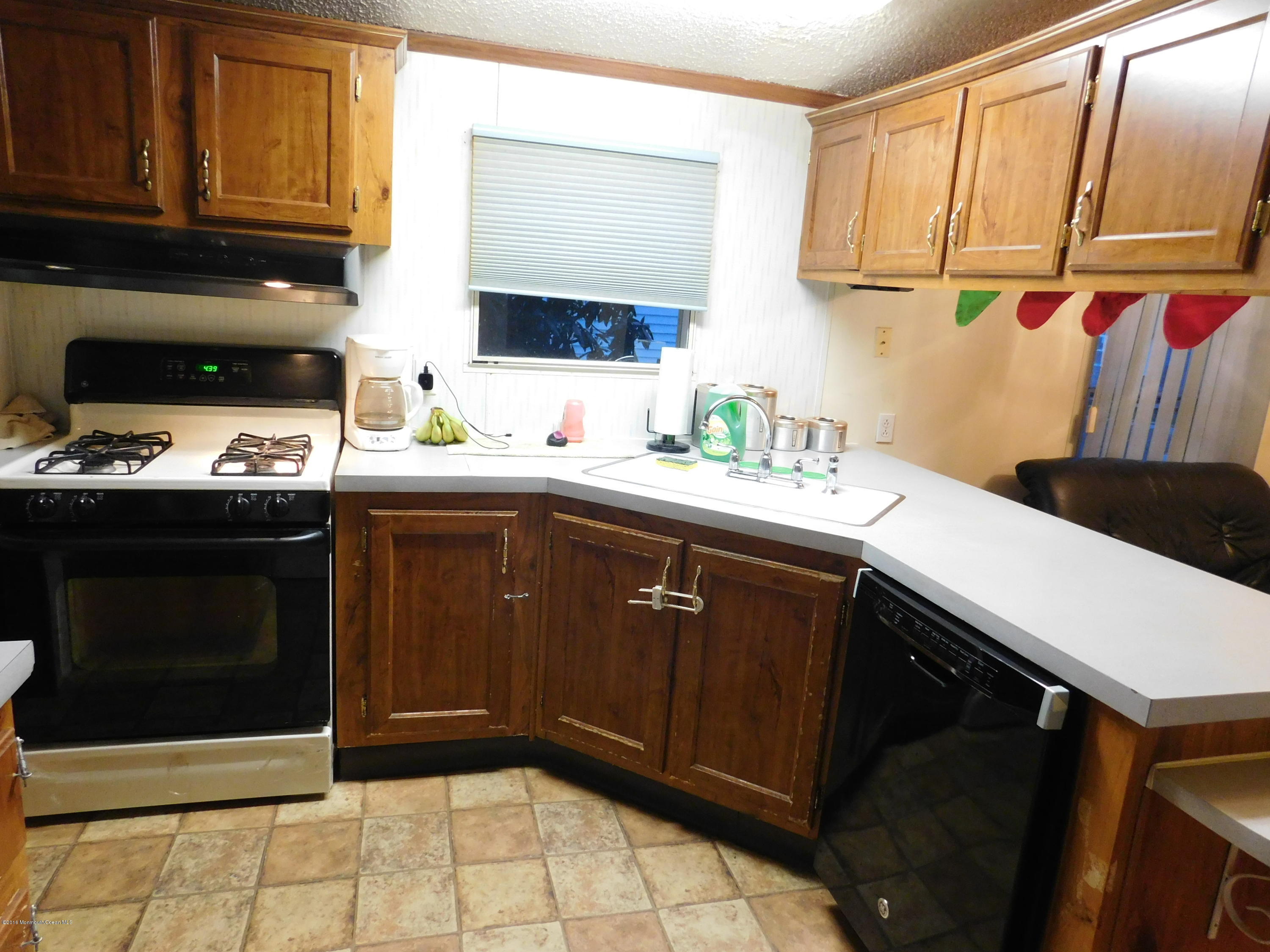 8 Ruffian Way Howell, NJ 07731 - Photo 7 of 12 DSCN1843