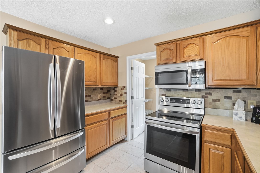 1208 Jarva Lane Springboro, OH 45066 - Photo 24 of 75 This functional kitchen provides a delightful cooking experience.