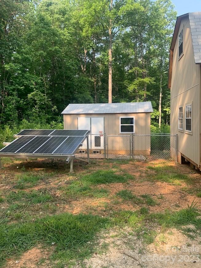 200 Bee's Branch Road, Unit 29 Blacksburg, SC 29702 - Photo 5 of 6 a backyard of a house with table and chairs