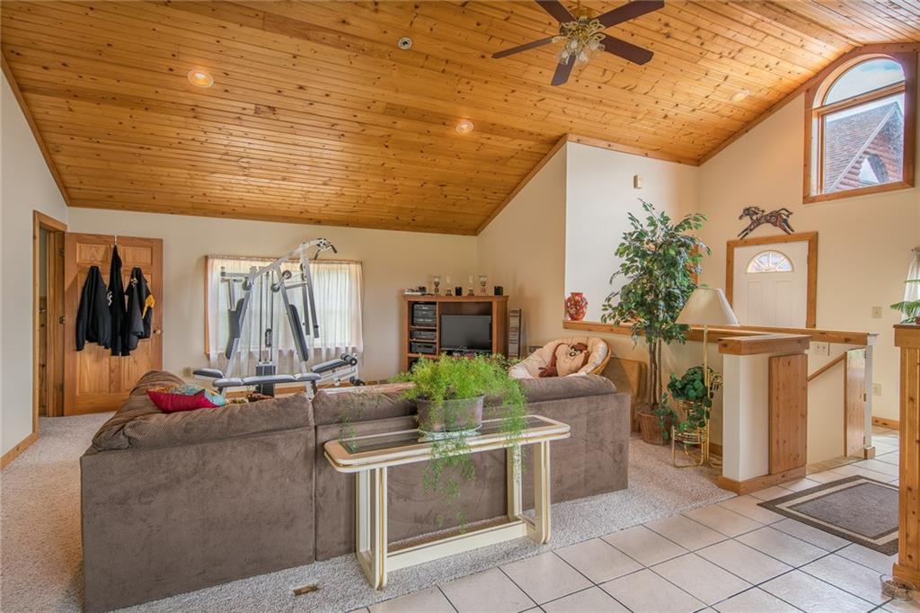 166 Colonial Drive Clinton, PA 15026 - Photo 21 of 24 Guest House - living room