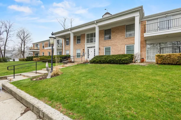 $295,000 | 1305 West Main Street, Unit 202, Lake Geneva, WI 53147