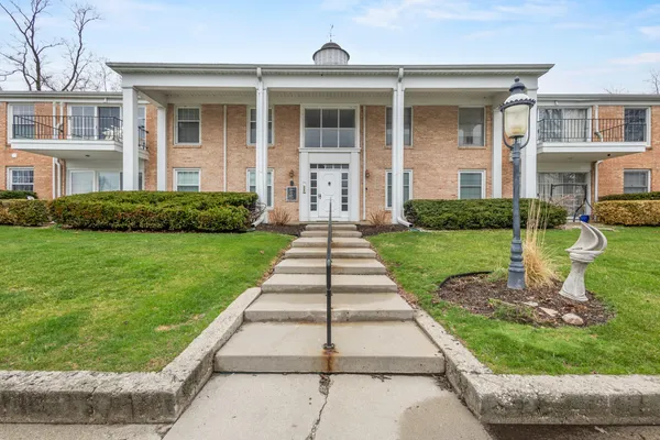 $295,000 | 1305 West Main Street, Unit 202, Lake Geneva, WI 53147