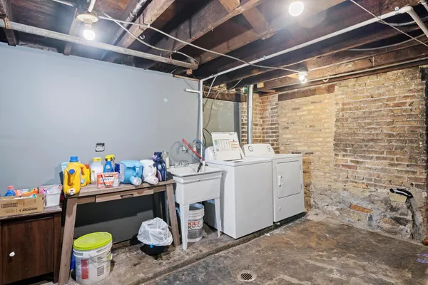 $2,295 | 2420 South Oakley Avenue, Unit 2, Chicago, IL 60608