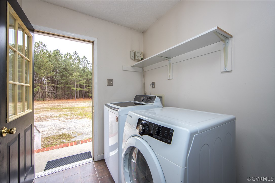 12910 Bailey Bridge Road Midlothian, VA 23112 - Photo 11 of 39 Mud Room/Laundry