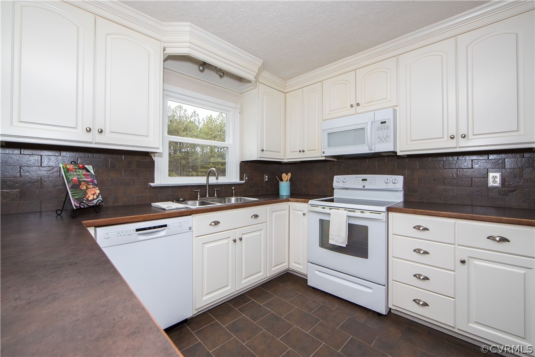 12910 Bailey Bridge Road Midlothian, VA 23112 - Photo 10 of 39 All Appliances Included in Home Purchase