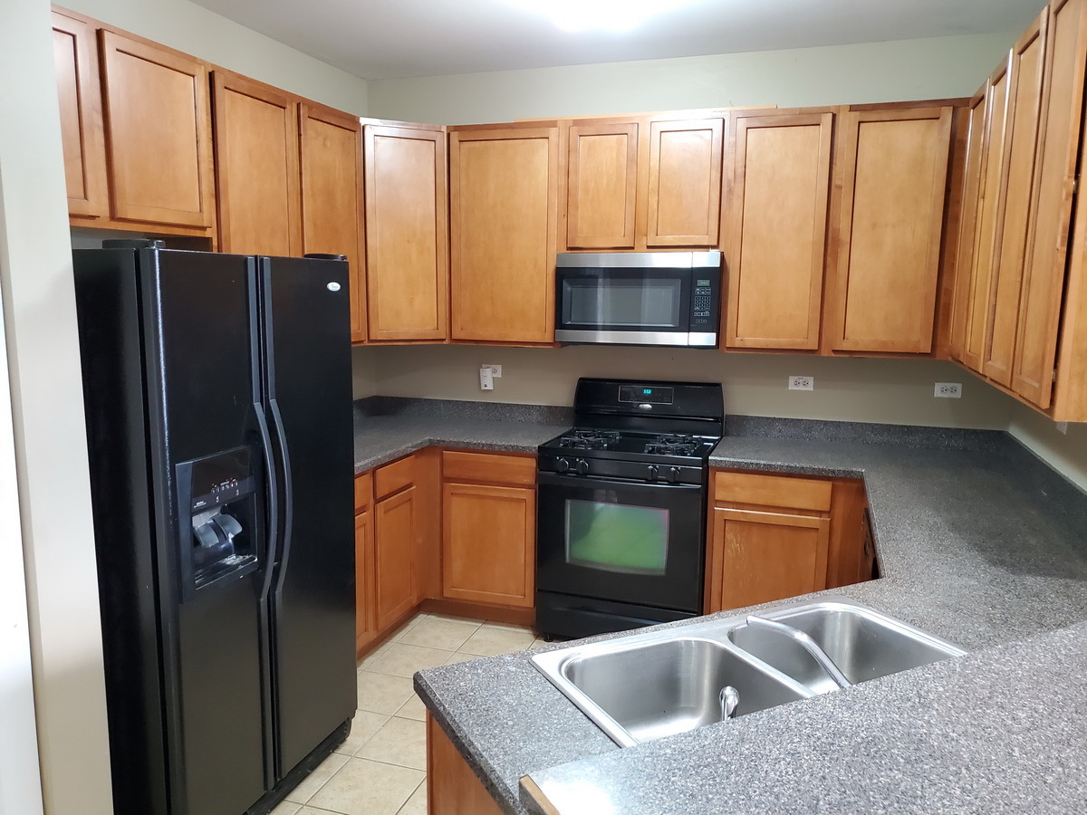 207 Springbrook Trail South Oswego, IL 60543 - Photo 3 of 14