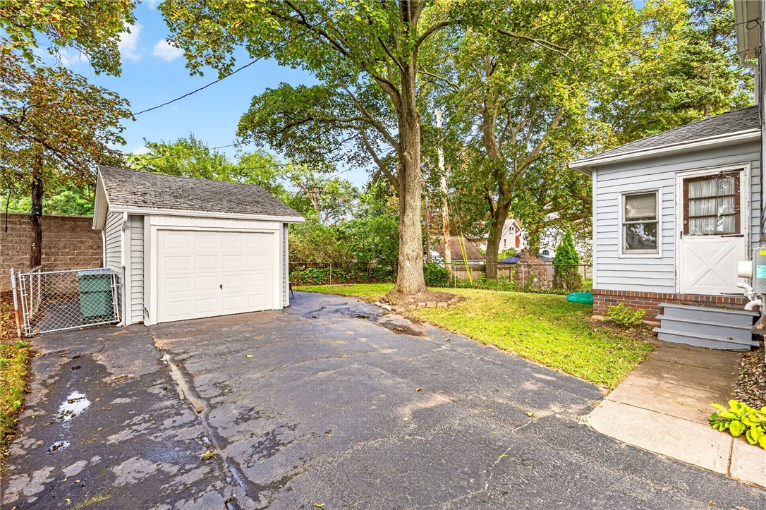 95 Rutledge Drive Rochester, NY 14621 - Photo 23 of 25 Gallery Image 23