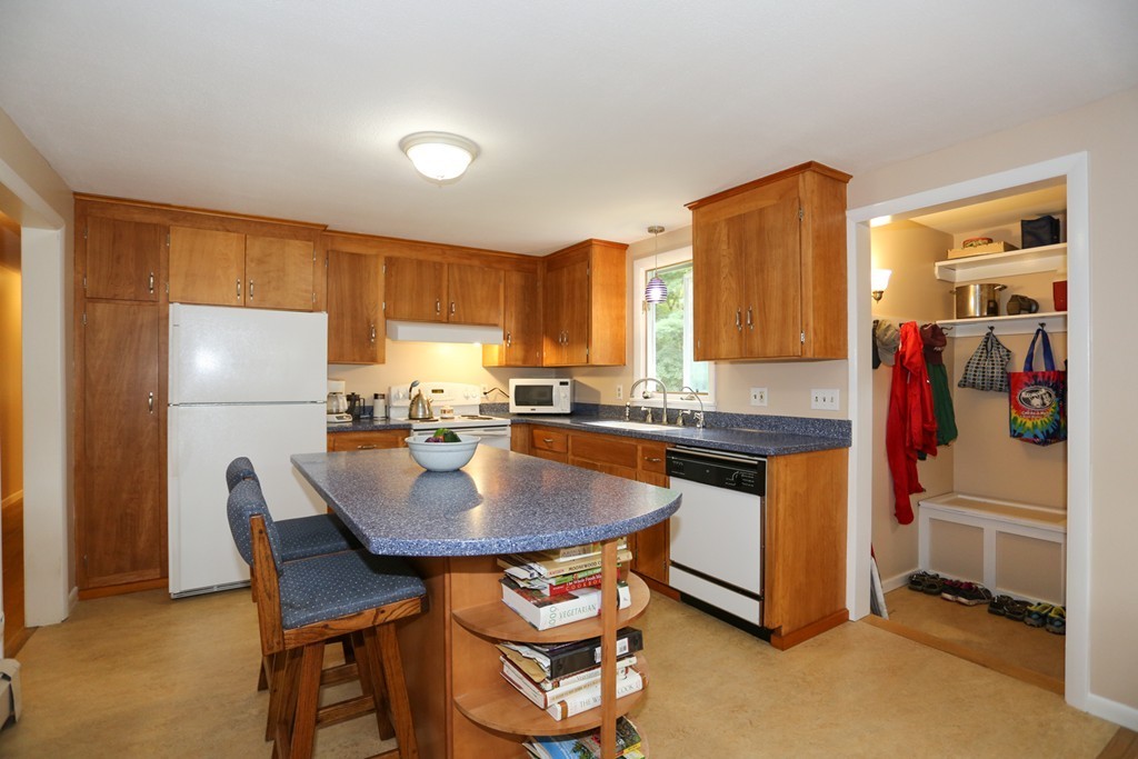 22 Birchwood Road Hudson, MA 01749 - Photo 8 of 25 Gallery Image 8