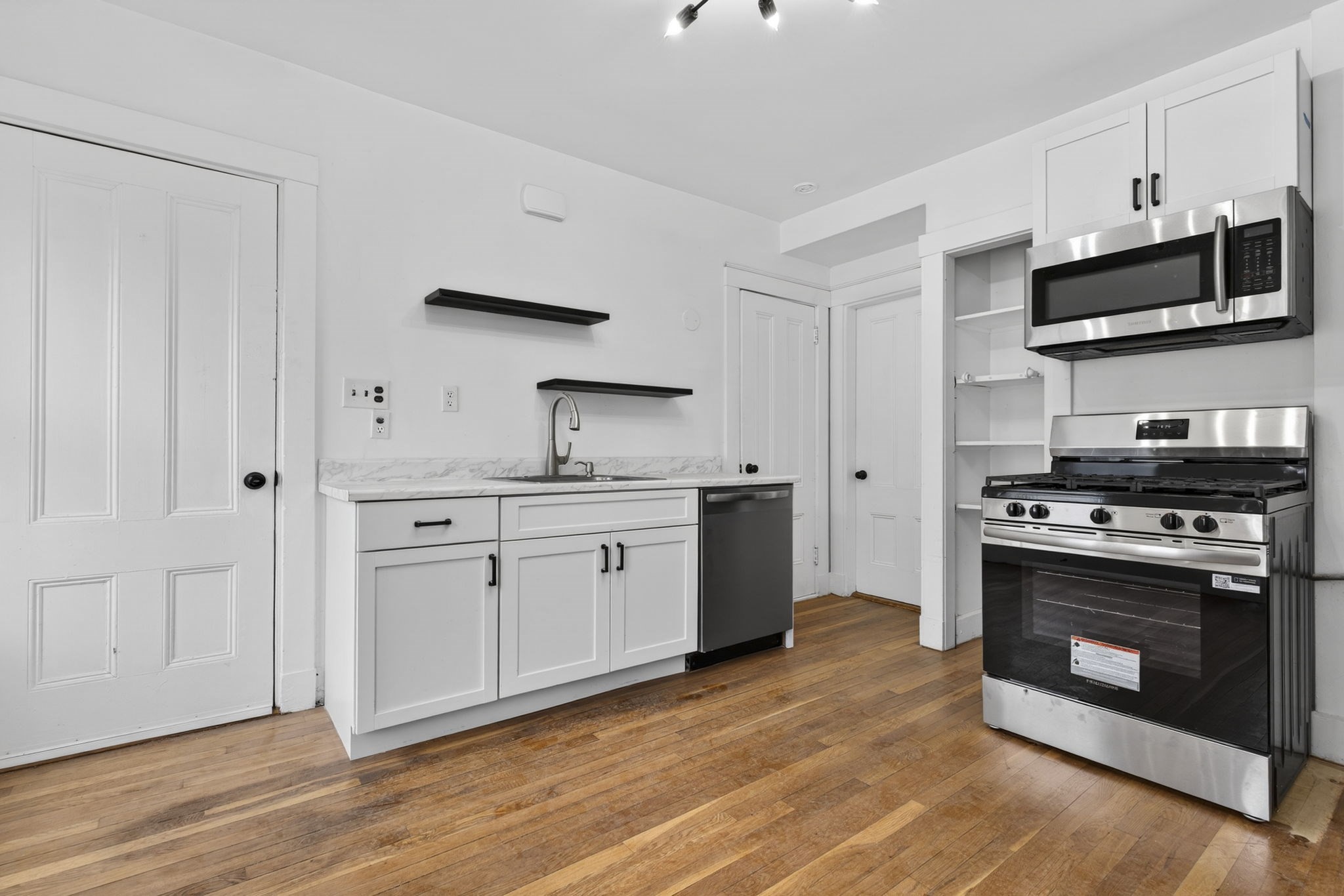 166 Elliot Street, Unit 2 Newton, MA 02464 - Photo 11 of 15 Gallery Image 11