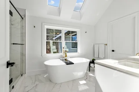 $1,899,000 | 5 Cook Road, Burlington, MA 01803