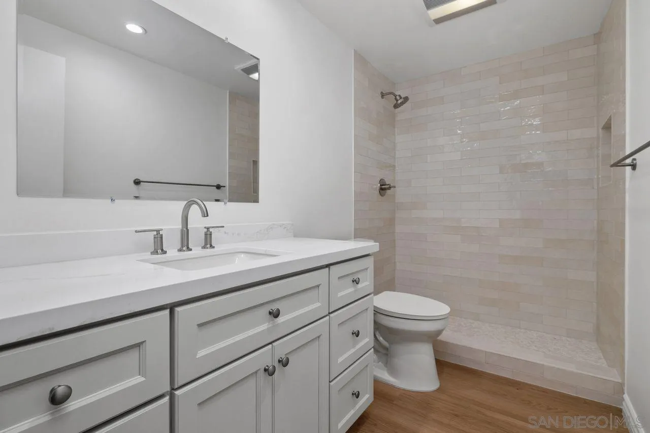 2368 Torrey Pines Road, Unit 63 La Jolla, CA 92037 - Photo 20 of 41 Bathroom
