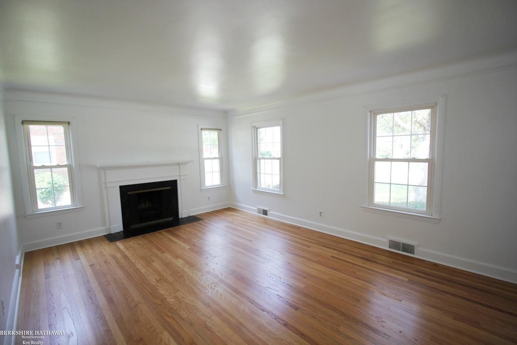 1583 Hawthorne Road Grosse Pointe Woods, MI 48236 - Photo 6 of 30