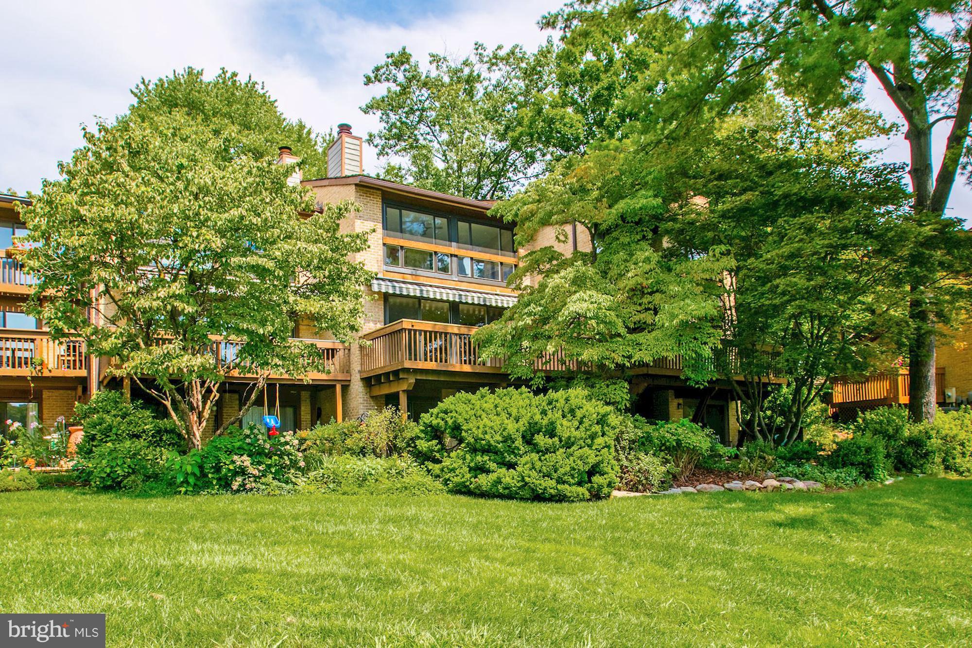 2027 Lakewinds Drive Reston, VA 20191 - Photo 25 of 30 Exterior (Rear)