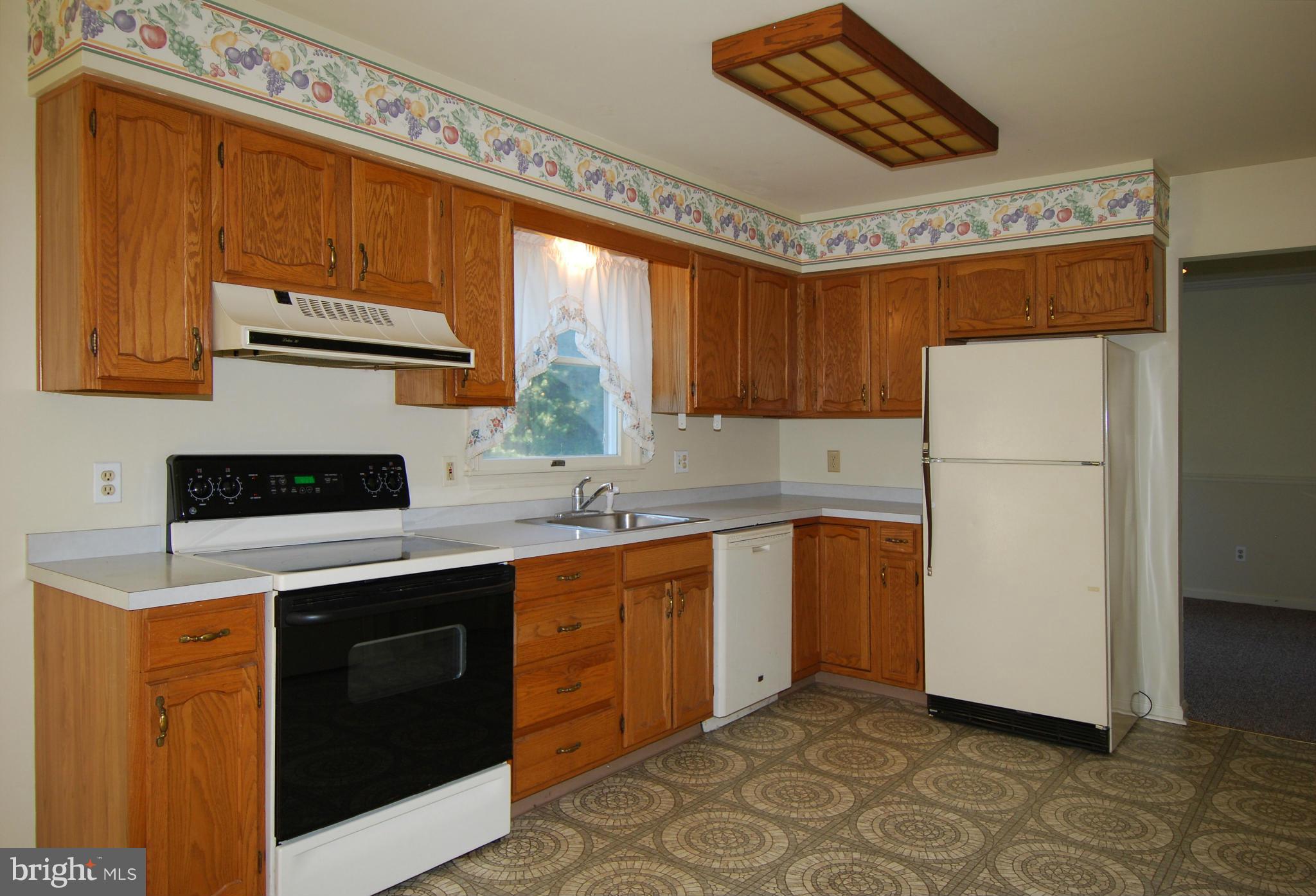 100 Stratton Circle Elkton, MD 21921 - Photo 7 of 30 Bright and Sunny Kitchen