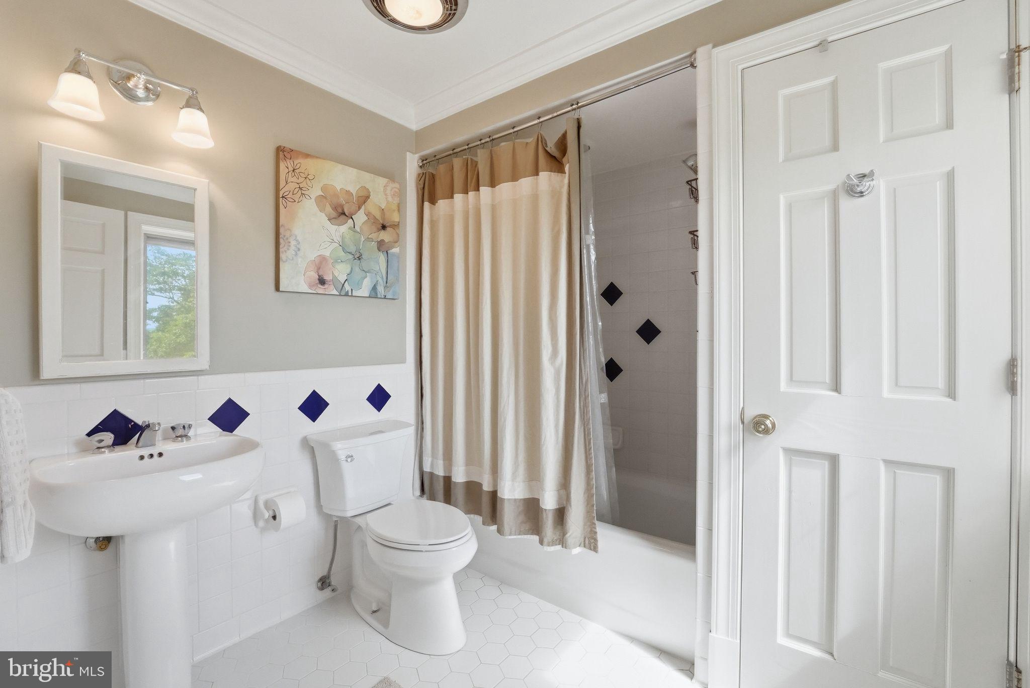 7724 Cannonball Gate Road Warrenton, VA 20186 - Photo 60 of 98 Attached Bathroom