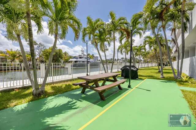 a picture of city view