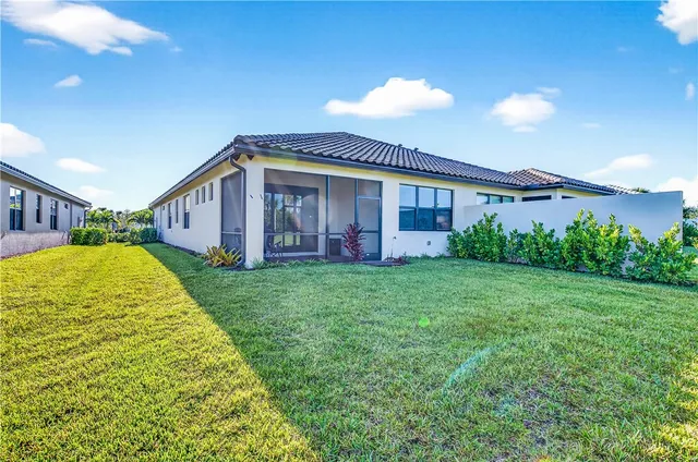a view of a house with backyard and porch