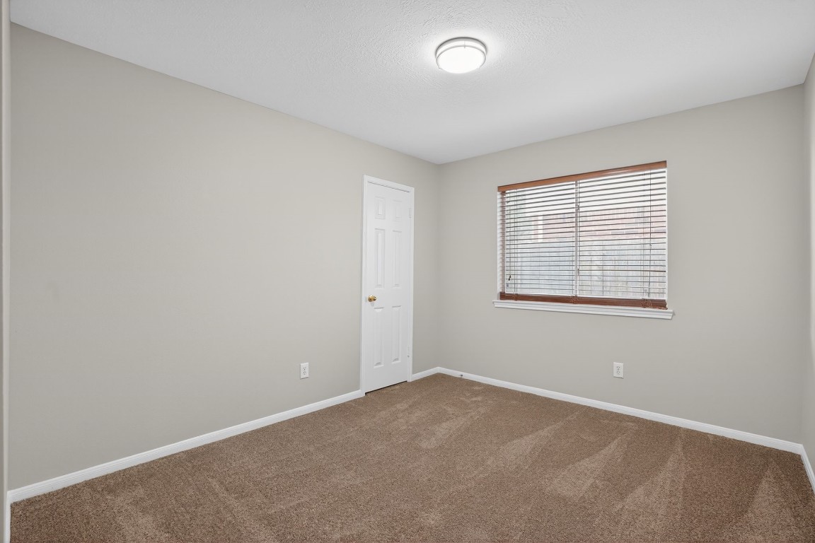 18622 Timbers Drive Humble, TX 77346 - Photo 23 of 34 an empty room with windows