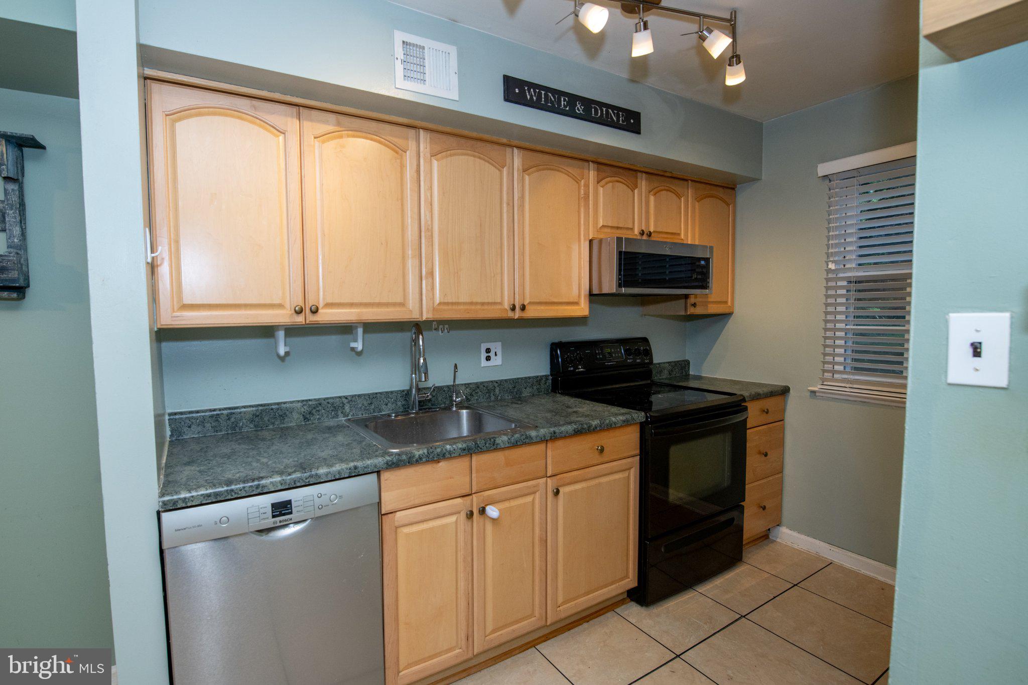 470 Dresher Road, Unit A5 Horsham, PA 19044 - Photo 9 of 29 Kitchen