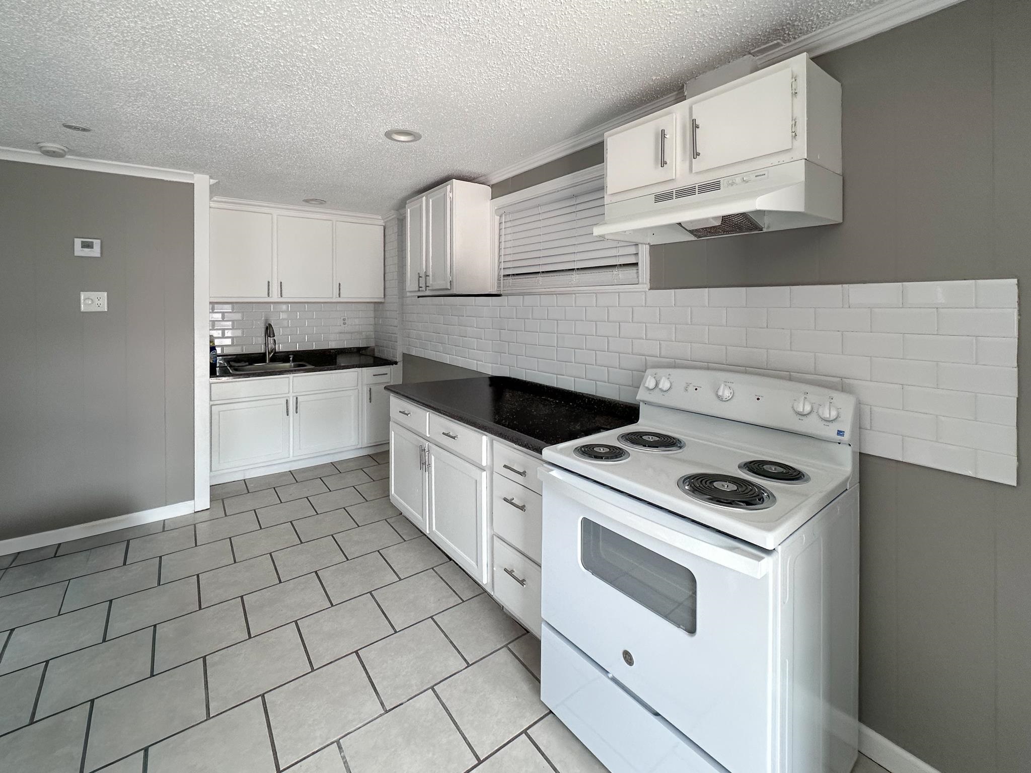 1811 Wells Station Road Memphis, TN 38108 - Photo 21 of 33
