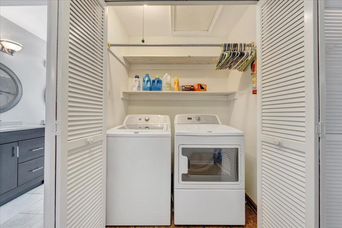 541 Stonehaven Lane Blue Ridge, VA 24064 - Photo 26 of 54 a utility room with dryer and washer