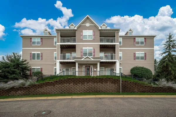 $259,900 | 12727 College View Drive, Unit 203, Eden Prairie, MN 55347