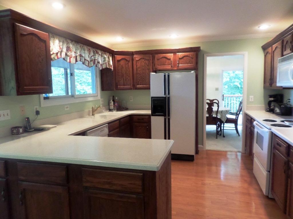 1137 West Outer Drive Oak Ridge, TN 37830 - Photo 2 of 31 kitchen