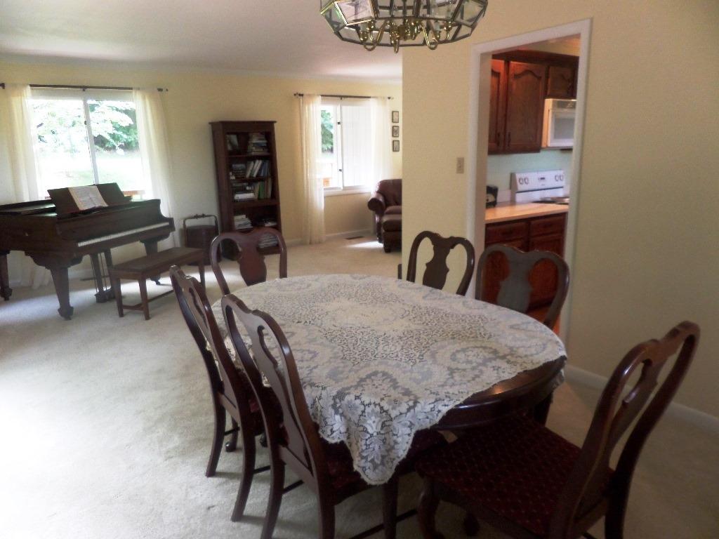 1137 West Outer Drive Oak Ridge, TN 37830 - Photo 5 of 31 dining2