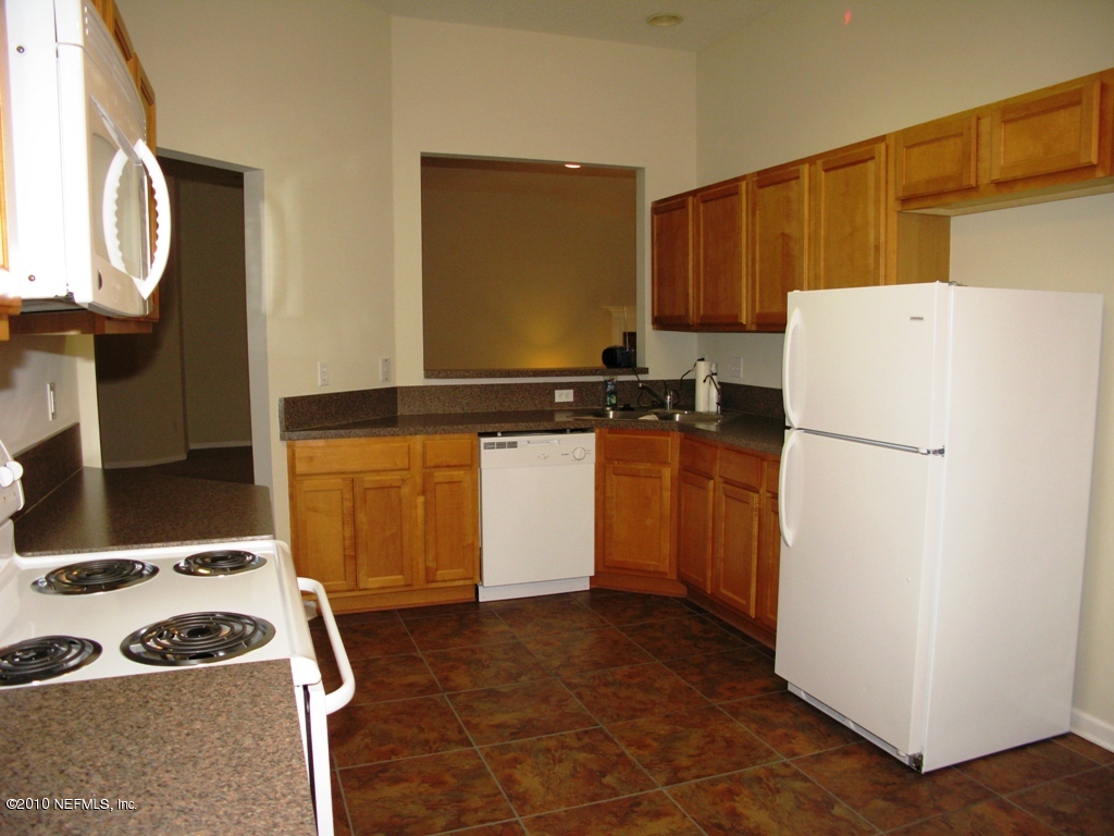 846 Pine Moss Road Jacksonville, FL 32218 - Photo 22 of 29 Kitchen 2