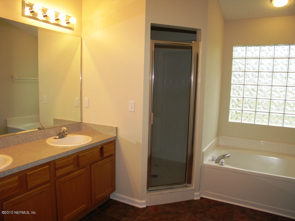 846 Pine Moss Road Jacksonville, FL 32218 - Photo 24 of 29 Master Bathroom