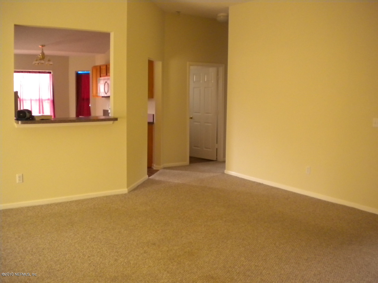 846 Pine Moss Road Jacksonville, FL 32218 - Photo 5 of 29 LIVING ROOM/KITCHEN