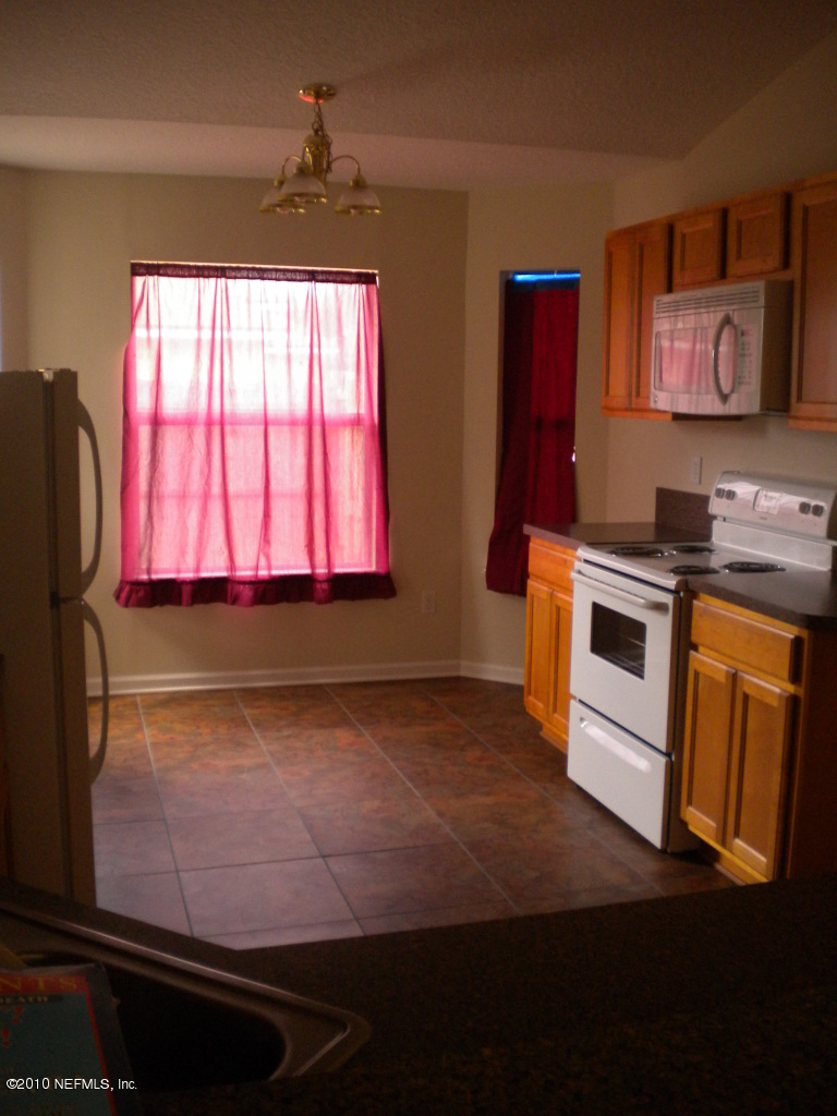 846 Pine Moss Road Jacksonville, FL 32218 - Photo 7 of 29 KITCHEN 2