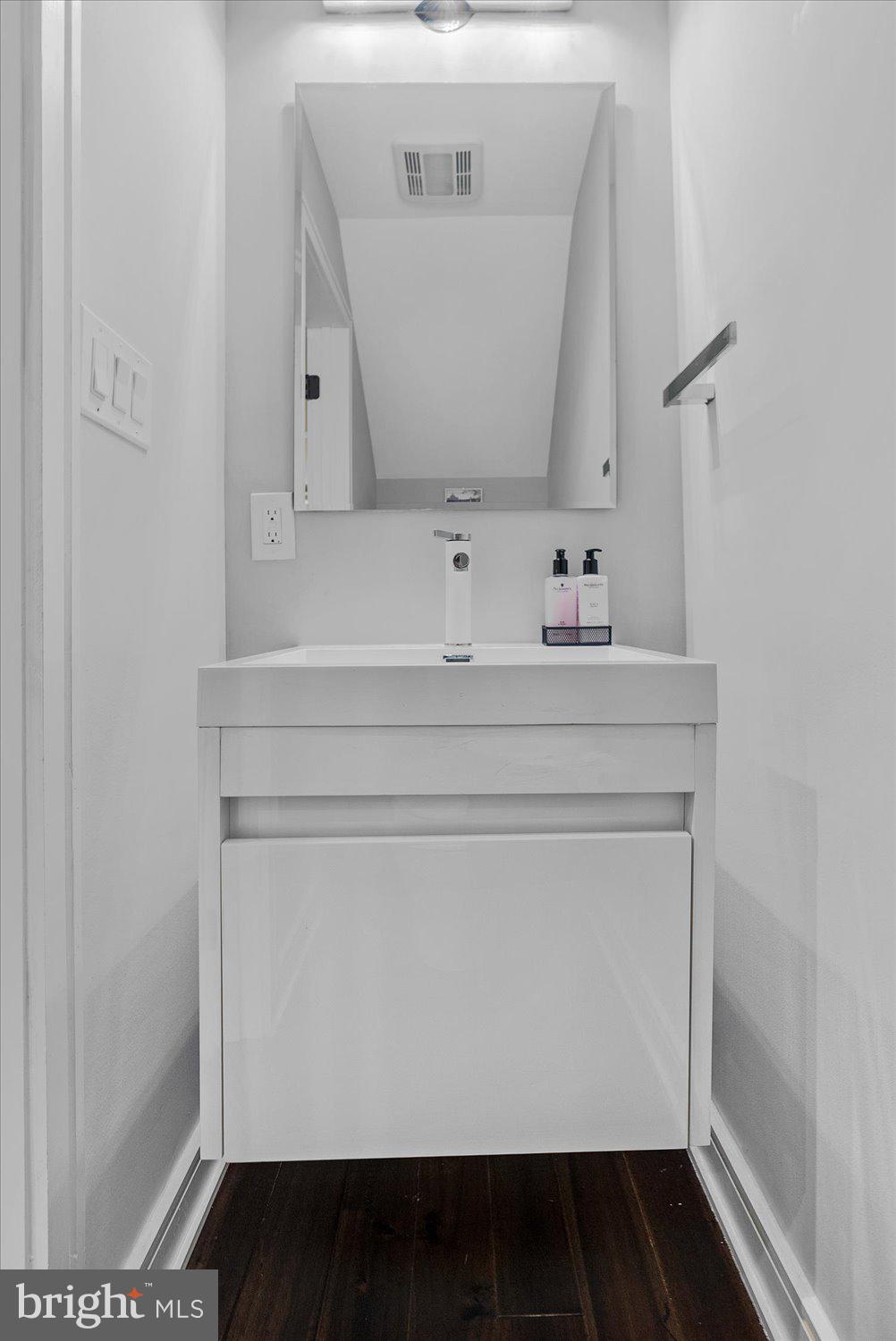 1274 Riverside Avenue Baltimore, MD 21230 - Photo 11 of 52 First Floor Powder Room