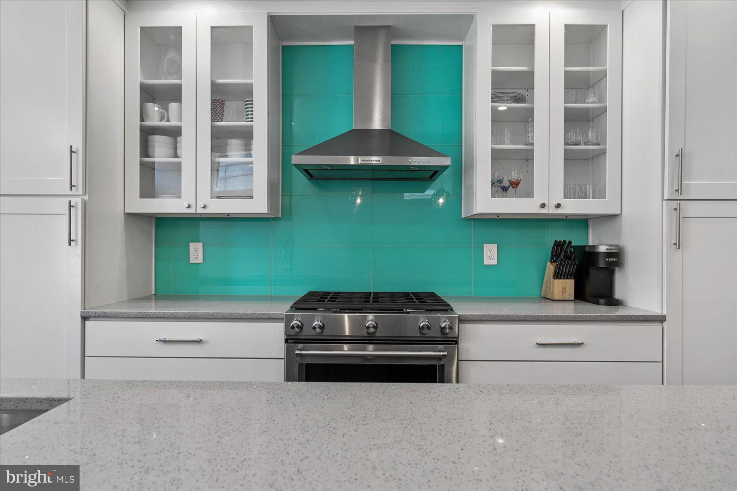 1274 Riverside Avenue Baltimore, MD 21230 - Photo 17 of 52 Kitchen With Tile Backsplash