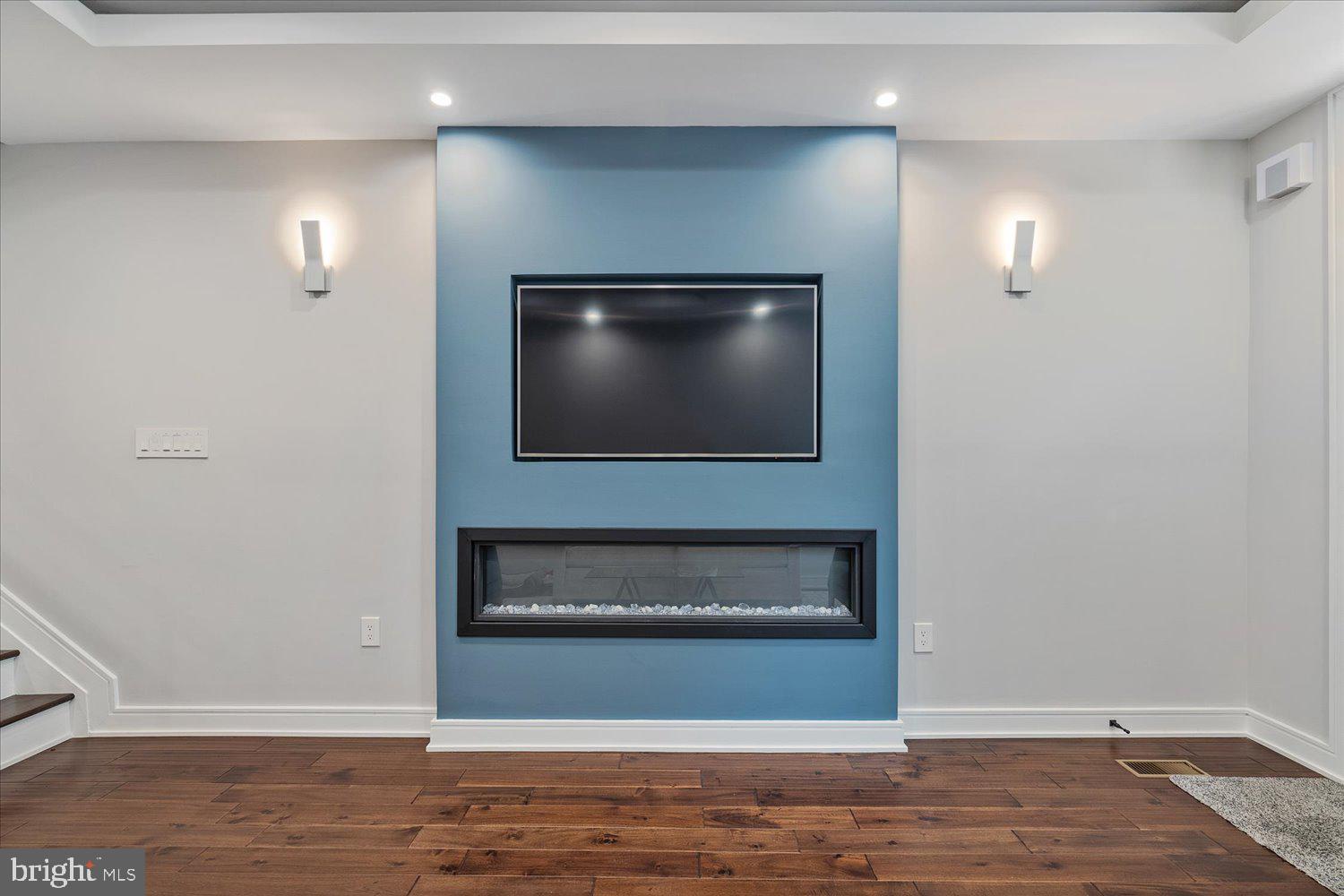 1274 Riverside Avenue Baltimore, MD 21230 - Photo 6 of 52 Living Room With Electric Fireplace