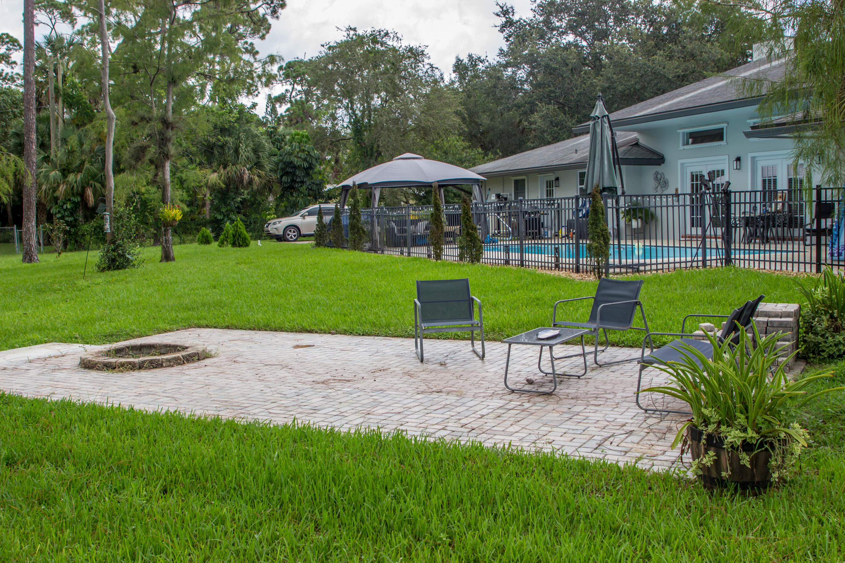 661 West Rambling Drive Wellington, FL 33414 - Photo 6 of 33 a view of a chair and table in the garden