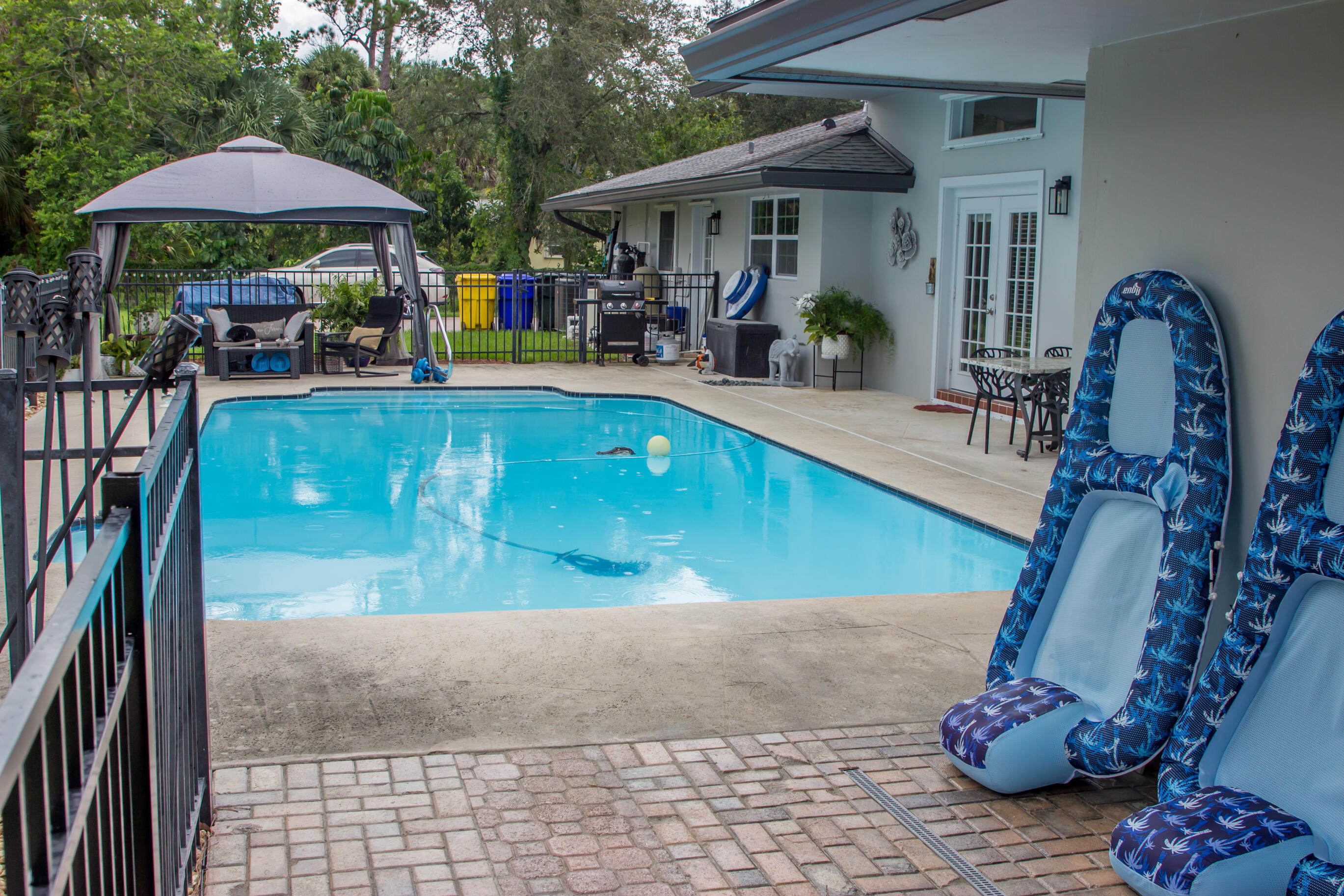 661 West Rambling Drive Wellington, FL 33414 - Photo 7 of 33 a view of a dinning area with furniture