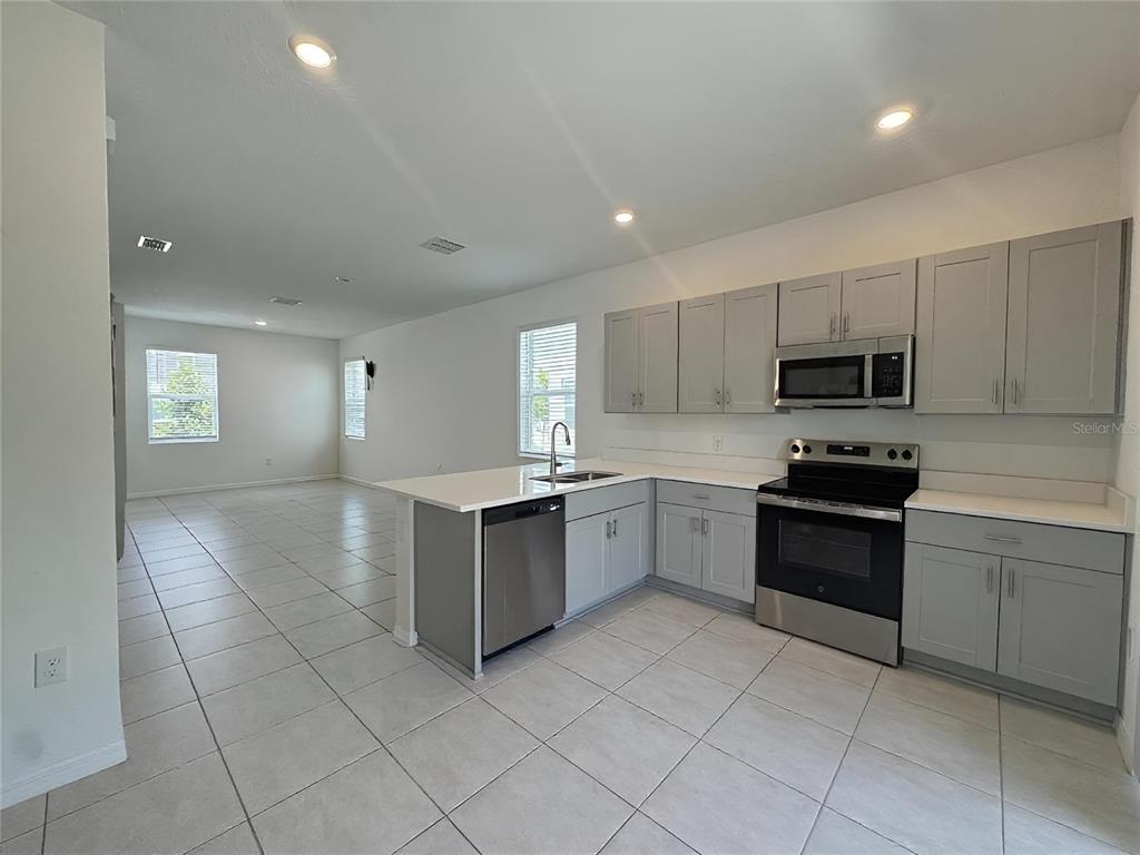 3093 Skyline Loop Kissimmee, FL 34758 - Photo 3 of 10