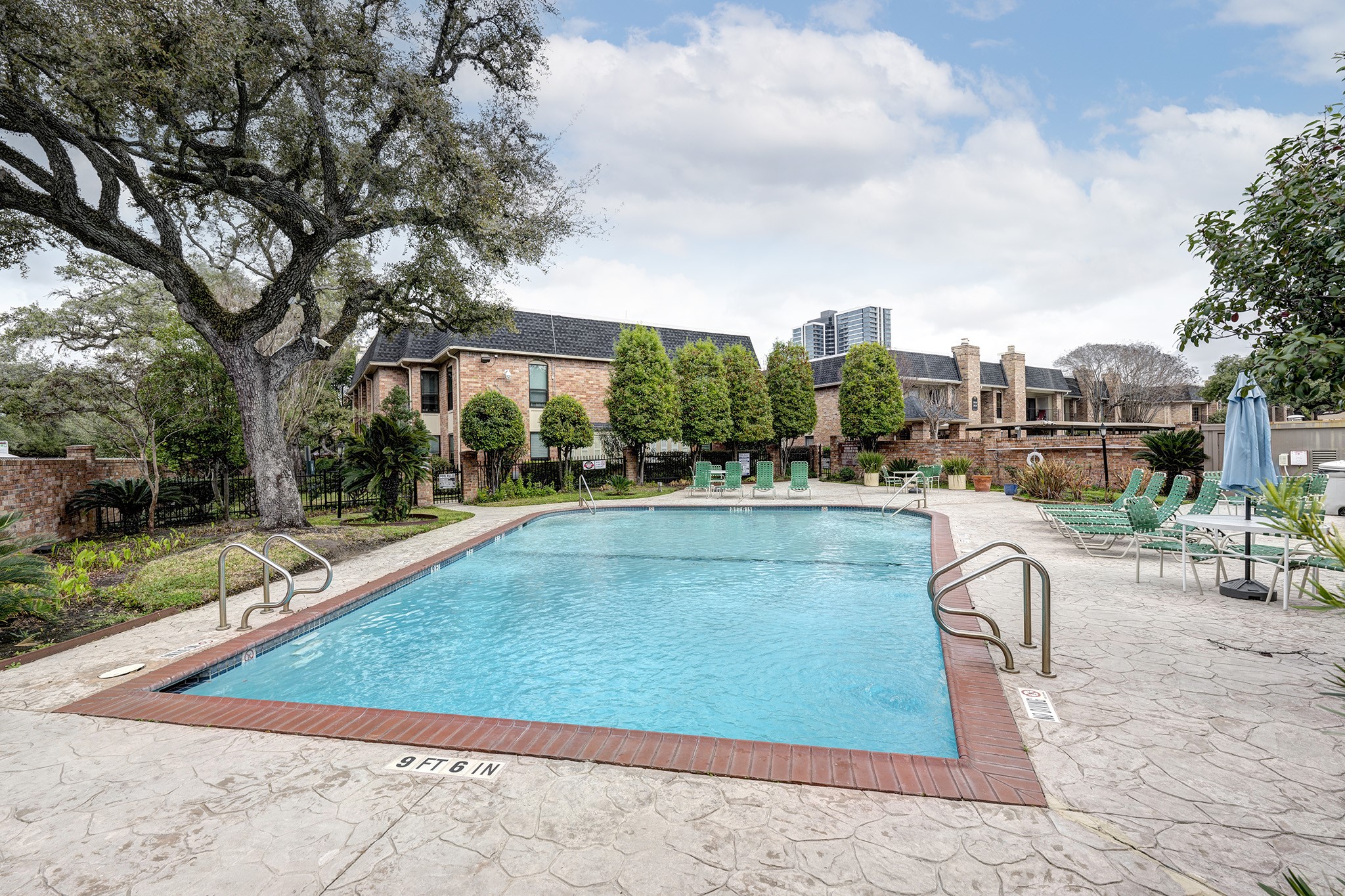 1601 South Shepherd Drive, Unit 224 Houston, TX 77019 - Photo 14 of 14 a view of swimming pool from a patio