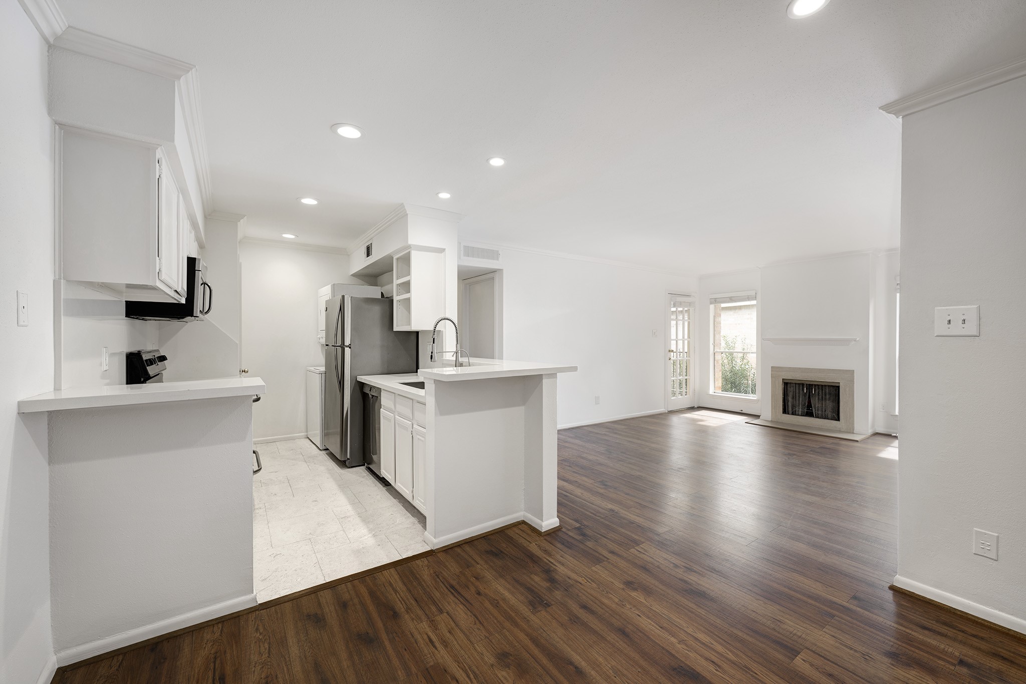1601 South Shepherd Drive, Unit 224 Houston, TX 77019 - Photo 5 of 14 a kitchen with a refrigerator and a stove top oven