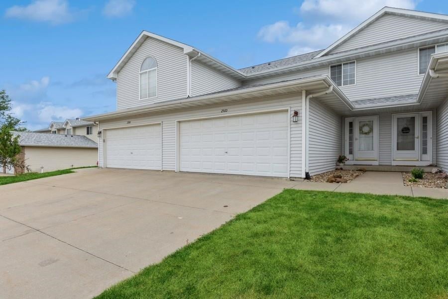 2560 Ridgeview Way Marion, IA 52302 - Photo 1 of 28 Gallery Image 1