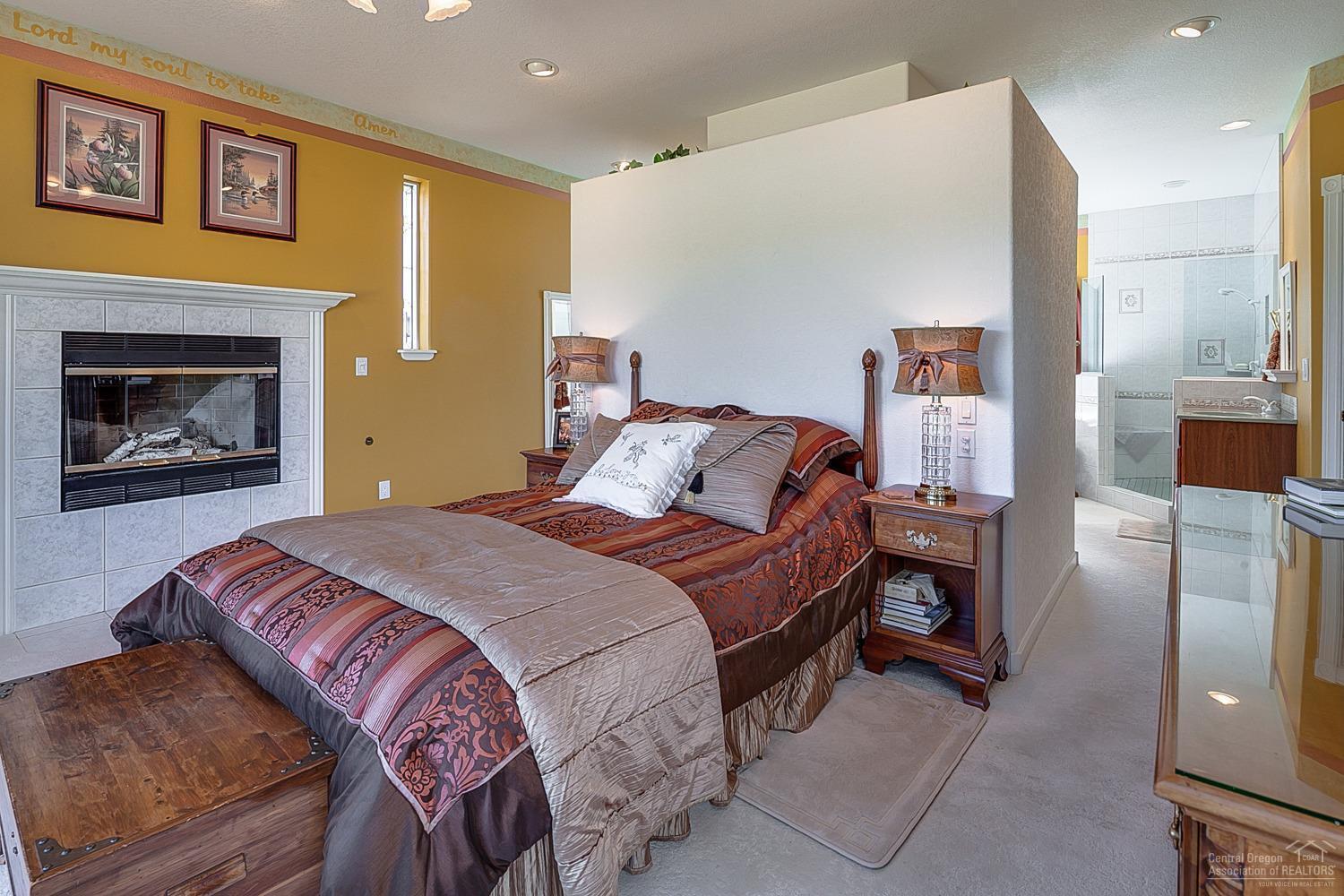 61116 Billadeau Road Bend, OR 97702 - Photo 14 of 25 Master Bedroom