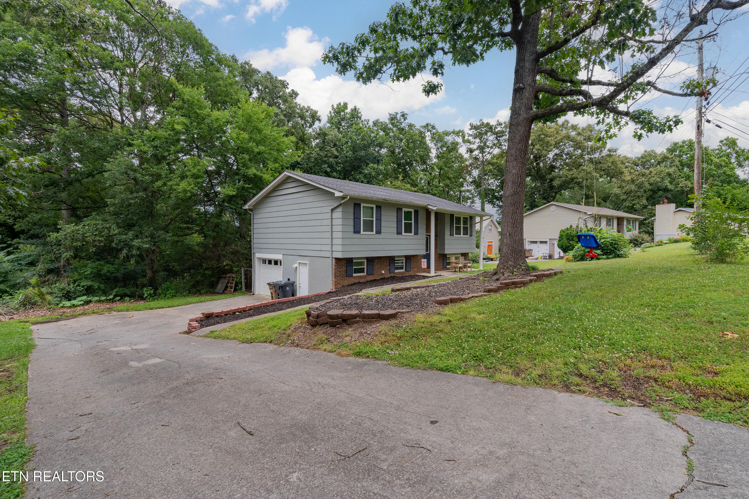 2326 Chukar Road Knoxville, TN 37923 - Photo 2 of 27 c28
