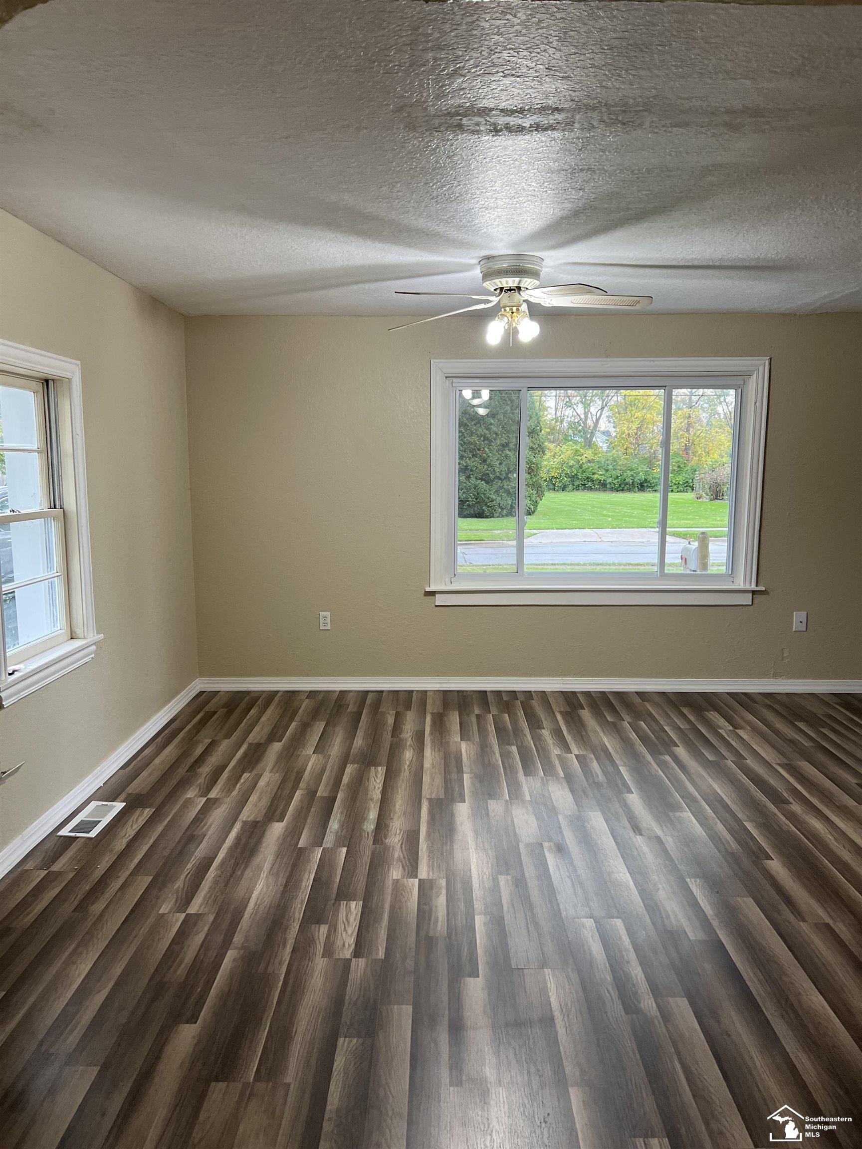 738 First Street Dundee, MI 48131 - Photo 12 of 15 50125738-11.JPG