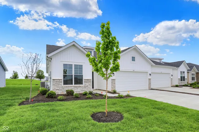 $274,175 | 1627 Clover Xing Drive, Greenfield, IN 46140