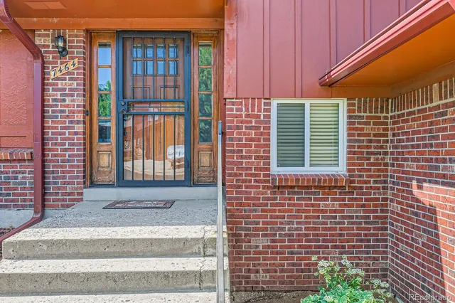 a view of building with door